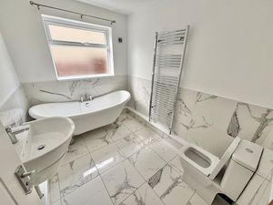 Family Bathroom- click for photo gallery